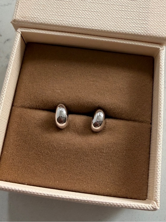 Melanie Auld Jewelry - Melanie Auld Silver Curve Studs